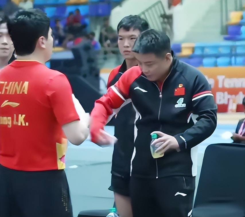 日本乒乓球队血洗波兰乒乓球队，王皓绝境逆转