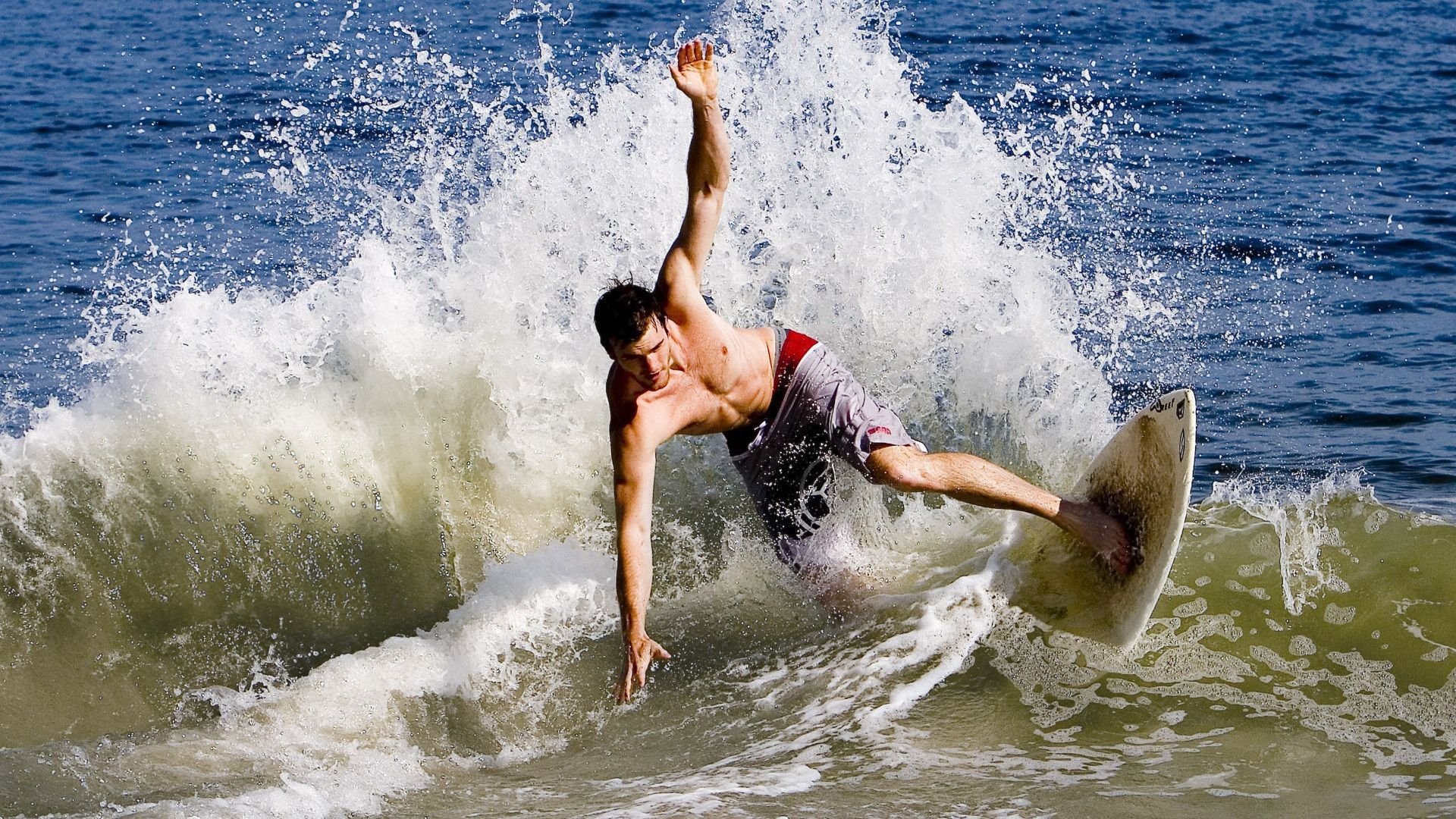 战术碾压与个人英雄主义，巴斯托尼如何成为瑞典击溃皇家社会的关键先生