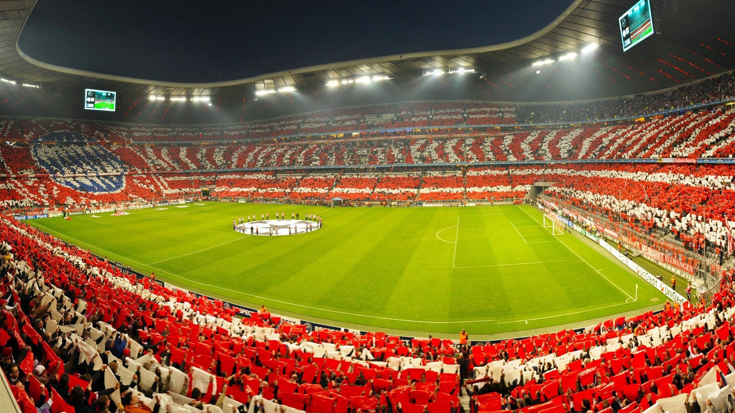 赛道上的红与银，梅赛德斯鏖战迈凯伦，维斯塔潘带队取胜