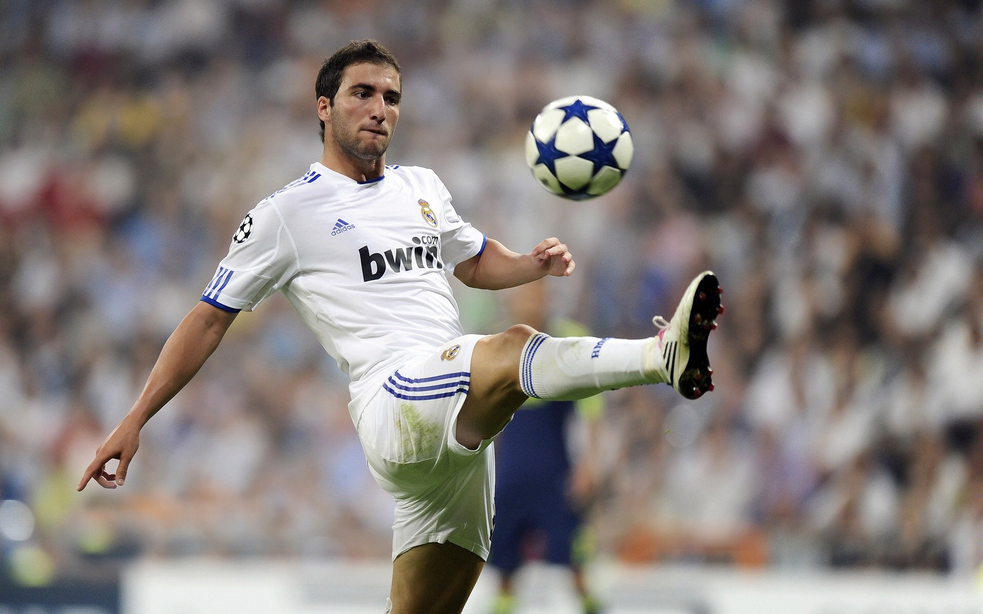 绿茵场上的逆转哲学,当雄鹿翻盘湖人照进意甲焦点战