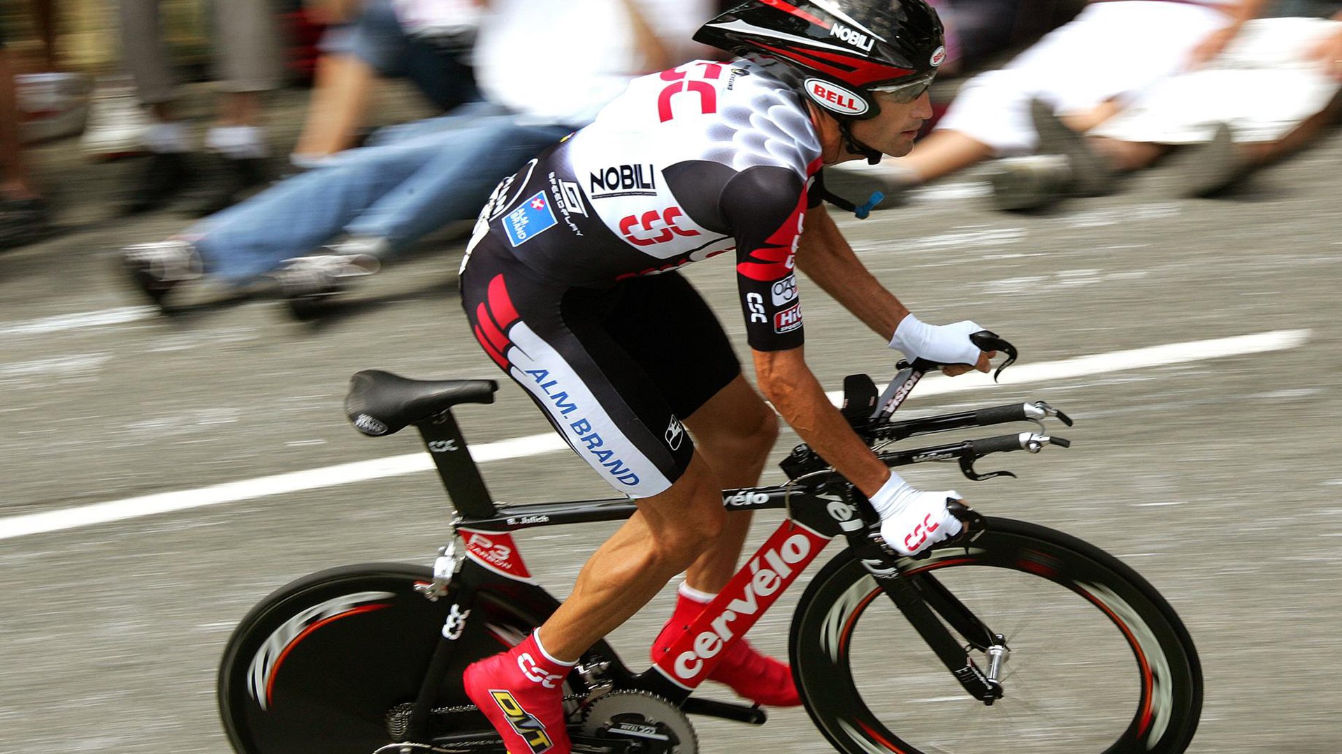 范弗利特关键节点连续得分，上海队最后时刻击败火箭